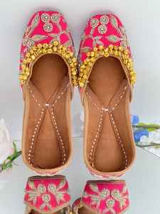 รองเท้าหนังแบบดั้งเดิมสำหรับผู้หญิง ดีไซน์ใหม่ สีพื้นเรียบ สีที่สามารถปรับแต่งได้ น้ำหนักเบา แฟลต ทันสมัย สวมใส่สบาย - Product Image 2