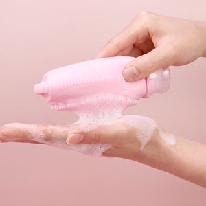 Tragbare 3-in-1-Reisespender flasche aus weichem Silikon Nachfüllbare, auslaufs ichere Easy Squeeze Silicon-Flaschenset-Set in Reise größe - Product Image 4