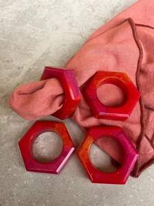 Elégants ronds de serviette en résine de qualité supérieure avec des détails floraux complexes pour la décoration de réception de mariage et les fêtes formelles - Product Image 5