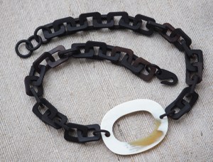 Collar de cuerno pulido ecológico, joyería elegante y natural, colgante de cuerno de búfalo tallado, la mejor calidad, hecho a mano. - Product Image 5