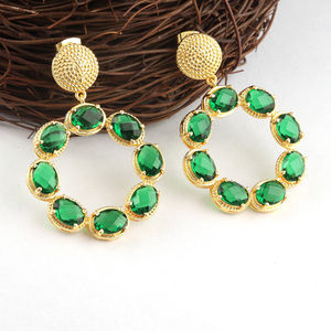 Juego de pendientes de cuarzo verde facetados con diseño geométrico, pendientes de piedras múltiples chapados en oro de 24k, joyería de boda - Product Image 3