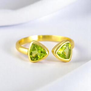 Joyería personalizada peridoto piedra preciosa trillón forma bisel conjunto chapado en oro anillo ajustable 925 anillos hechos a mano de plata - Product Image 1