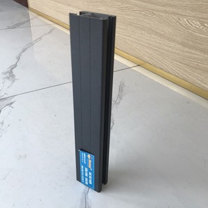 Profilé en aluminium gris avec pierre enduite de poudre, utilisé pour les portes fabriquées au groupe d'aluminium shalui Vietnam - Product Image 1