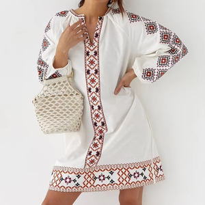 Robe ukrainienne Vishivanka traditionnelle faite à la main pour les femmes blanc rouge broderie ornementale Blouse Design Style patrimoine naturel - Product Image 1