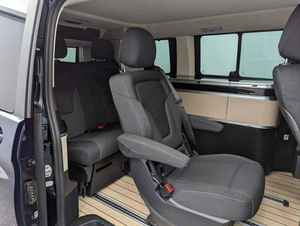 VÉHICULE D'OCCASION ÉCONOMIQUE 2023-2024 V 250d <span class=keywords><strong>MARCO</strong></span> <span class=keywords><strong>POLO</strong></span> EDITION SUV de Luxe AWD Cuir Foncé Automatique R18 Toit Panoramique Caméra Arrière 360° Tactile - Product Image 3