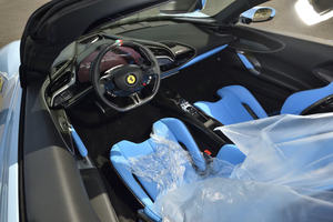 2025 Caja de Cambios Automática, Interior Claro, Asientos de Cuero, Híbrido Turbo AWD, Sin Accidentes y Listo para Enviar - Product Image 4