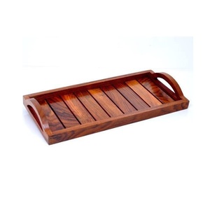 Bandeja de madera funcional para todos los entornos del hogar, ideal para salas de estar, dormitorios o para servir a los invitados con un encanto rústico - Product Image 1