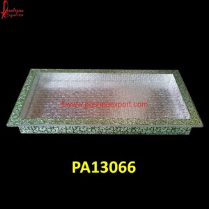 Bandeja de servicio decorativa hecha de aluminio resistente, perfecta para uso doméstico multiusos desde el día a día hasta ocasiones especiales - Product Image 6