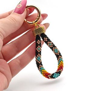 Kits de porte-clés perlés bricolage pour projets créatifs Porte-clés en perles colorées avec perles de rocaille Porte-clés uniques personnalisés pour cadeaux - Product Image 5