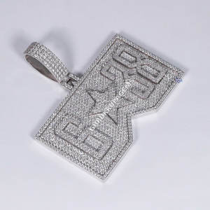 Pendentif Hip Hop exclusif en or blanc 14KT surélevé avec un diamant de coupe rond cultivé en laboratoire avec une clarté VVS améliorée - Product Image 4