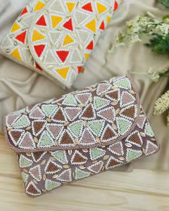 กระเป๋าใส่เหรียญทำด้วยมืออ่อนนุ่มพร้อมการปักกระเป๋าลูกปัดขนาดกะทัดรัดสำหรับเด็กผู้หญิงโดยงานหัตถกรรม - Product Image 1