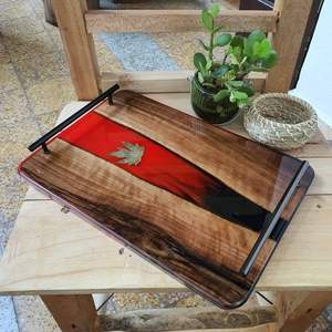 Bandeja de Servicio de Madera de Nogal de Lujo con Resina Epoxi Roja, Asas de Metal, Tabla Decorativa para Charcutería, para Servir en la Cocina, Hogar, Hotel, Bar - Product Image 1
