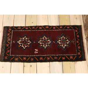 Alfombra Turca Vintage Pequeña de 1.5x3.2 pies, Alfombra de Lana con Parches Rojos y Azules - Product Image 2