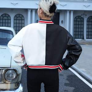 Chaqueta informal recortada de estilo universitario para mujer, bombardero de béisbol de satén transpirable, ropa de calle Vintage con parche Y2K - Product Image 4