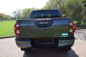 Pick-up Toyota Hilux 2021 avec transmission automatique, moteur turbo, sièges en cuir, phares à LED - Product Image 3