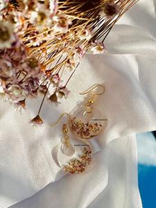 Pendientes redondos transparentes de resina con copos de oro, joyería epoxi ligera hecha a mano para mujer, moda y uso diario - Product Image 4