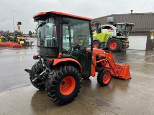 Tractor LX2610HSDC 2022 - Tractor Utilitario Compacto con Cabina y Transmisión Hidrostática - Product Image 4