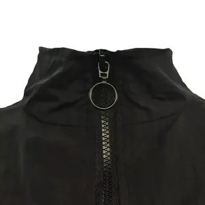 Chándal de invierno para hombre negro oscuro para correr y ropa deportiva hecho con material de alta calidad disponible con logotipo y diseño personalizados - Product Image 4