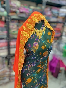 Tissu en velours vert foncé Maqbal Dirac avec broderie florale jacquard sergé, robe de luxe Gorgorad et brodée d'orange - Product Image 2