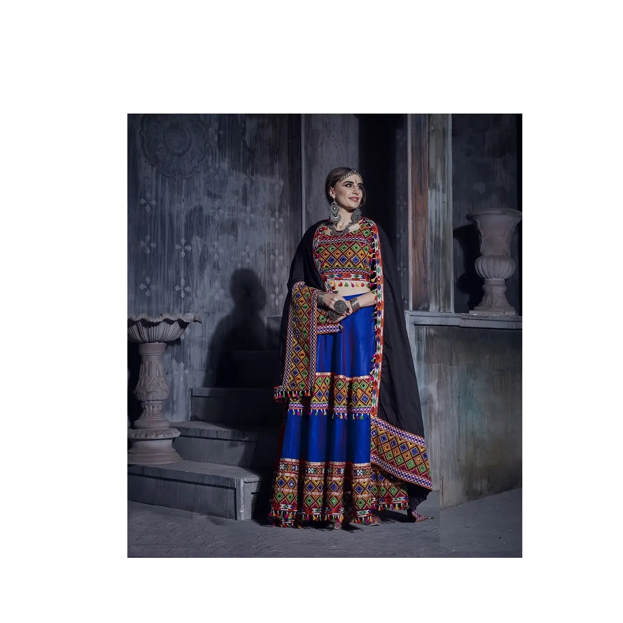 ملابس هندية وباكستانية نافاراتري ليهينجا كولي لمهرجانات وملابس الحفلات متوفرة بسعر التصدير