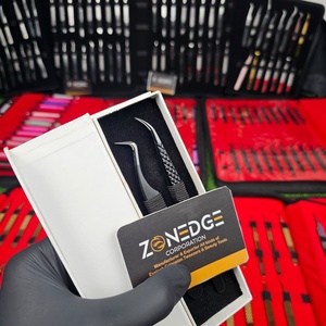 Extensions de cils les plus vendues Pince à épiler à pointe en fibre Acier durable Poudre noire brillante enduite par Zonedge - Product Image 1