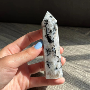 Torre de piedra lunar de arcoíris pulida personalizada al por mayor, piedra semipreciosa Natural blanca, piedras preciosas, decoraciones curativas de amor - Product Image 3