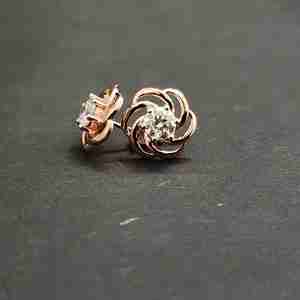 ต่างหูทรงทันสมัยประดับเพชรแท้ 18KT ทองคำแท้ รับรองโดย IGI ชุบทอง เหมาะสำหรับทั้งชายและหญิง ของขวัญวันวาเลนไทน์และวันครบรอบ - Product Image 2