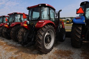 รถแทรกเตอร์ Case IH Farmall 90C คุณภาพสูง ทรงพลัง อเนกประสงค์ ขับเคลื่อน 4 ล้อ พร้อมบุ้งกี๋ขนาด 84 นิ้ว และเพลาหลังสำหรับงานหนัก - Product Image 4
