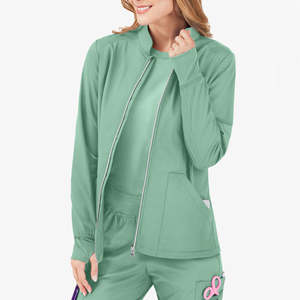 Veste de travail ajustée pour femmes, conçue pour les tâches de santé quotidiennes, offrant un tissu doux, un port confortable et un style professionnel - Product Image 3