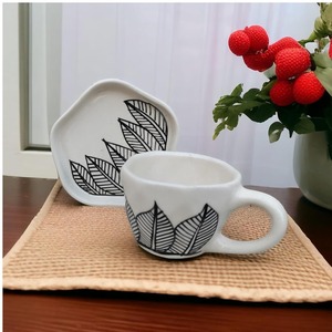 Patrón de Taza de cerámica de hojas tranquilas elegantes de calidad de exportación para café en casa y uso en tienda de regalos disponible a un precio asequible - Product Image 5