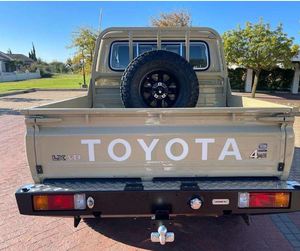 LandCruiser HardTop LX79 4WD Double Cabine Pick-up 2022 en bon état - Product Image 3