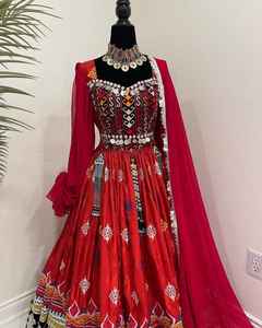 Robe traditionnelle afghane Kuchi vintage en dentelle à sequins, longueur au sol, faite à la main, brodée, culture pachtoune, décontractée pour femmes - Product Image 2