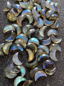 Pierre précieuse arc-en-ciel naturelle Labradorite sculptée forme de lune Briolette 8x12mm pour bijoux perles de croissant de lune - Product Image 2