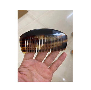 Peine de dientes en forma de pez de estilo clásico Herramienta de estilismo para el cuidado del cabello de cuerno de búfalo único para uso doméstico Precio bajo - Product Image 3