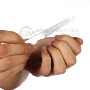 Mini lima de uñas con logotipo personalizado, herramienta profesional de manicura de acero inoxidable de doble cara, herramienta de belleza personalizable para el cuidado de las uñas - Product Image 5