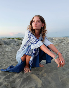 เดรสยาวลายมัดย้อมสำหรับฤดูร้อนแบบใหม่สำหรับผู้หญิง คอวี ปักลาย แขนสามส่วน เหมาะสำหรับใส่ไปเที่ยวชายหาดหรือรีสอร์ท - Product Image 4