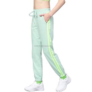 Pantalon de survêtement vert uni slim pour femme – Confortable, décontracté, idéal pour le sport et les loisirs – Vente en gros de pantalons et de joggings pour femme - Product Image 2
