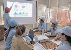 โต๊ะรับประทานอาหารไม้อะคาเซียพับได้สำหรับสวนห้องครัวโรงแรมห้องนั่งเล่นลาน - Product Image 5