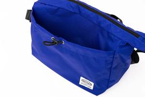 กระเป๋าคาดเอวไนลอนสีฟ้ากันน้ำและทันสมัยออกแบบโลโก้ได้ตามต้องการสำหรับการเดินทางและช้อปปิ้ง - Product Image 2