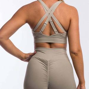 Soutien-gorge de sport blanc rembourré léger grande taille avec logo personnalisé pour femme - Sous-vêtement athlétique pour le fitness et le cross-training - Product Image 2