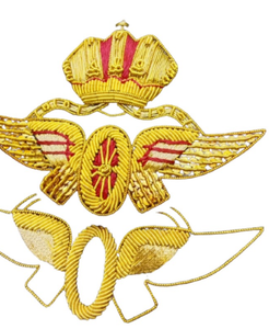 Logo du client Logo de broderie à la main de haute qualité Offre Spéciale nouvelle forme badges dorés - Product Image 3