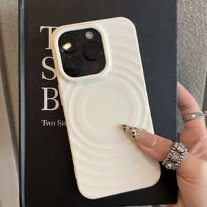 Funda de teléfono de silicona TPU magnética de lujo ultrafina a prueba de golpes con patrón de onda 3D para iPhone 16 Promax 16 Plus 15 14 13 - Product Image 1