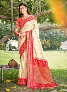 Royal et riche Banarasi Silk Zari avec Paithani Silk With Beautiful Digital Printed Saree - Product Image 4