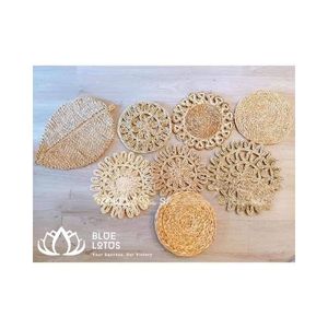 Sets de table en feuilles de jonc de mer de taille moyenne / Tapis en paille personnalisé pour la décoration intérieure, mobilier, lotus bleu - Product Image 6