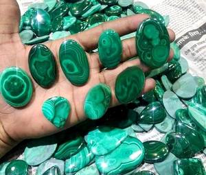 Lot de pierres précieuses cabochon de malachite naturelle polies en vrac pour fournitures de fabrication de bijoux - Product Image 3