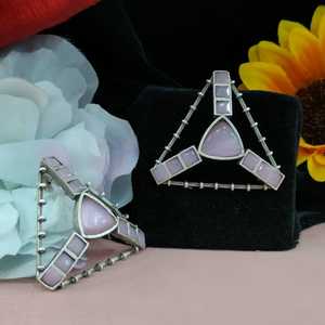 Boucles d'oreilles en métal de haute qualité avec pierre Moissanite étincelante élégance moderne avec éclat intemporel pour toutes les occasions - Product Image 3