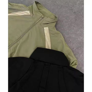 Conjunto Deportivo de Dos Piezas para Hombre, Chaqueta Cortavientos con Capucha y Pantalones Jogger, Estilo Urbano para Invierno, 100% Nailon - Product Image 6