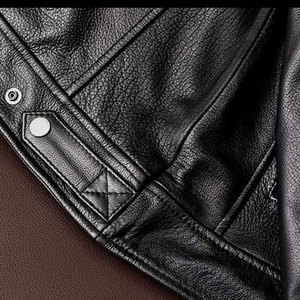 Chaqueta de Cuero para Hombre de Color Sólido con Diseño Personalizado, Servicio OEM para Invierno, Estilo Urbano, Patrón de Letras, Secado Rápido y Transpirable - Product Image 4