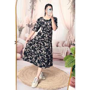 Presentamos nuestro impresionante traje de algodón para mujer con diseño reversible para un look festivo y elegante. - Product Image 1