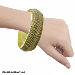 Brazalete de Latón Hecho a Mano con Grabado Texturizado de Panal, Joyería Minimalista en Tono Dorado para Mujer - Product Image 4